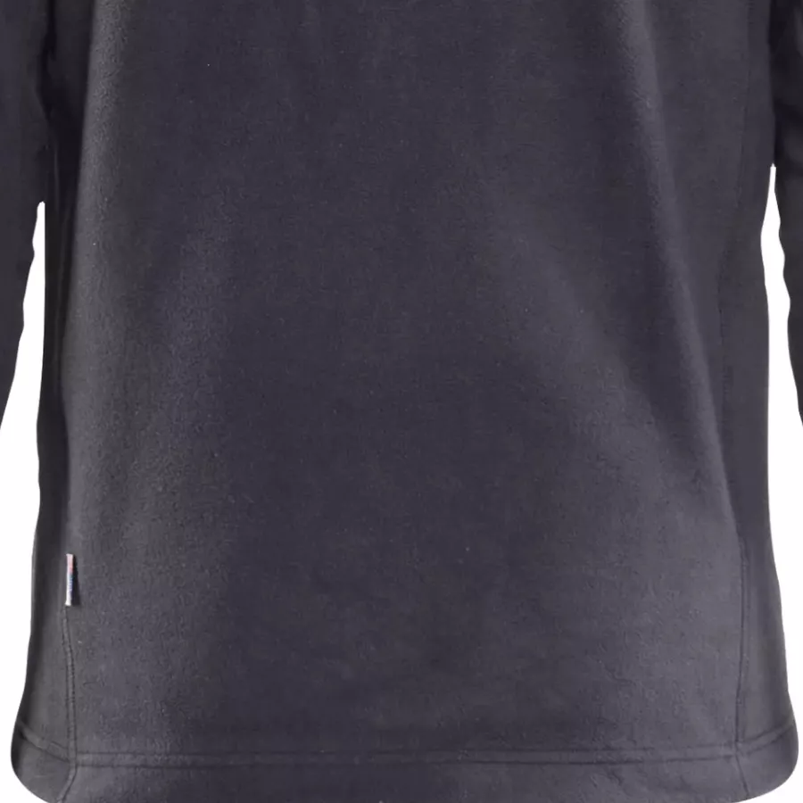 **Extended Back** provides extra coverage that keeps you comfortable during bending and movement.