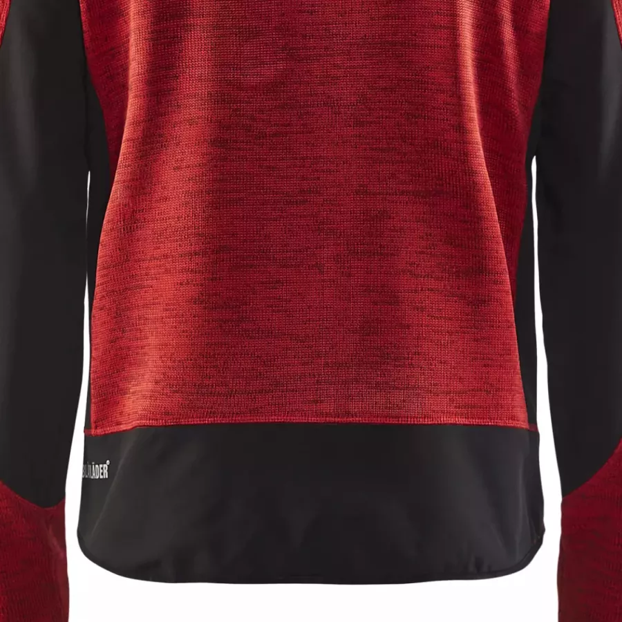 **Extended Back** provides extra coverage and warmth when you bend or move.