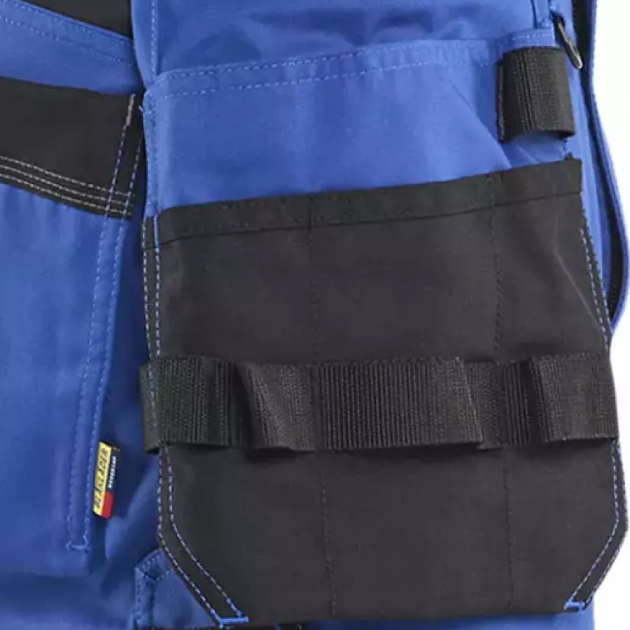 **Holster Pockets** keep your essentials close at hand so you can move freely without breaking your flow.