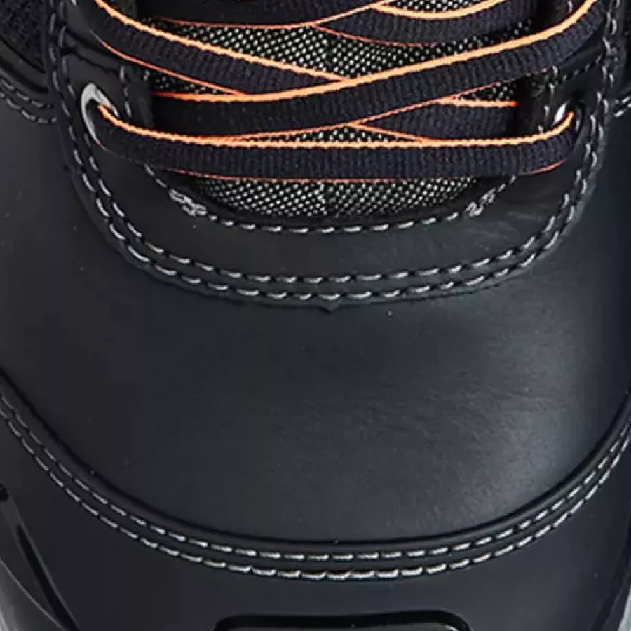 **Oiled Leather Water-Repellent Upper** shrugs off moisture to keep your feet feeling dry and comfortable.