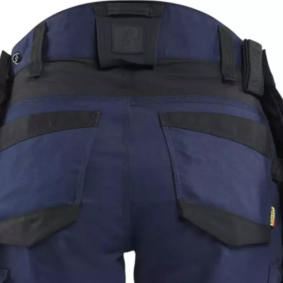 **High Waist at Back** gives you a secure, comfortable fit that stays in place as you move.