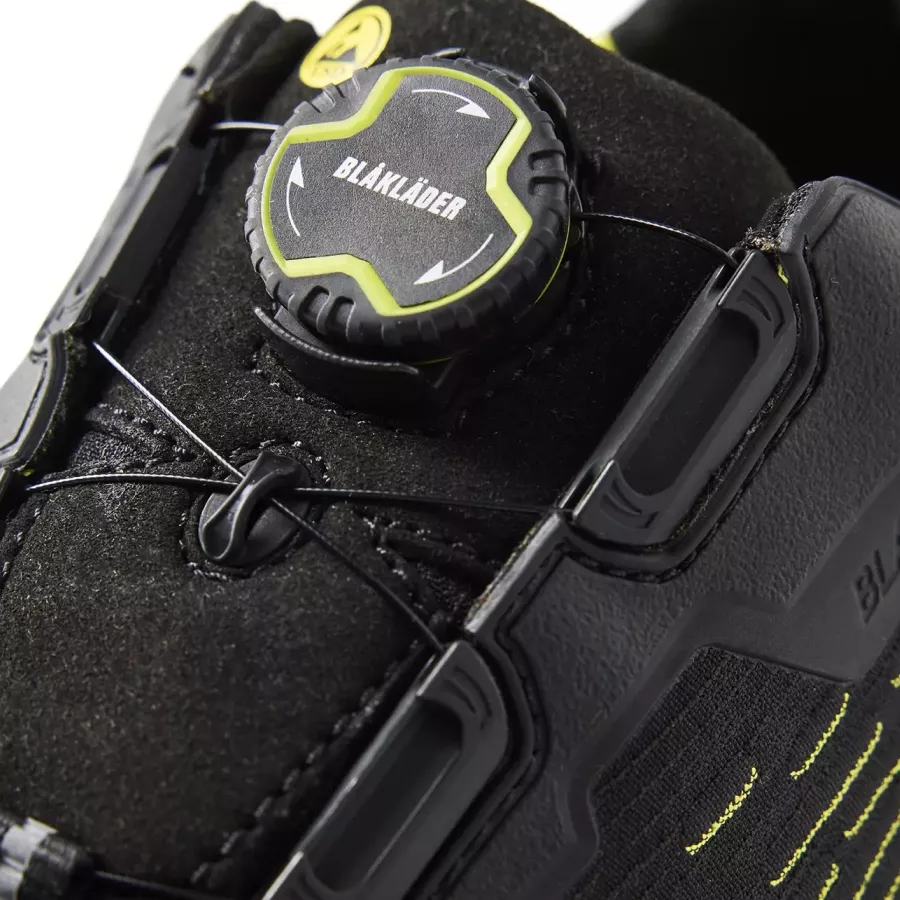 **Free-lock Fastening System** lets you tighten or loosen your fit in seconds for secure, effortless wear.
