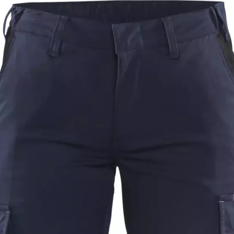 **Elastic Waistband** adapts to your shape for a perfect, comfortable fit.