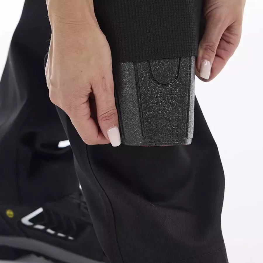 **CORDURA®-Reinforced Knee Pad Pockets** provide lasting comfort and confidence whenever you kneel.