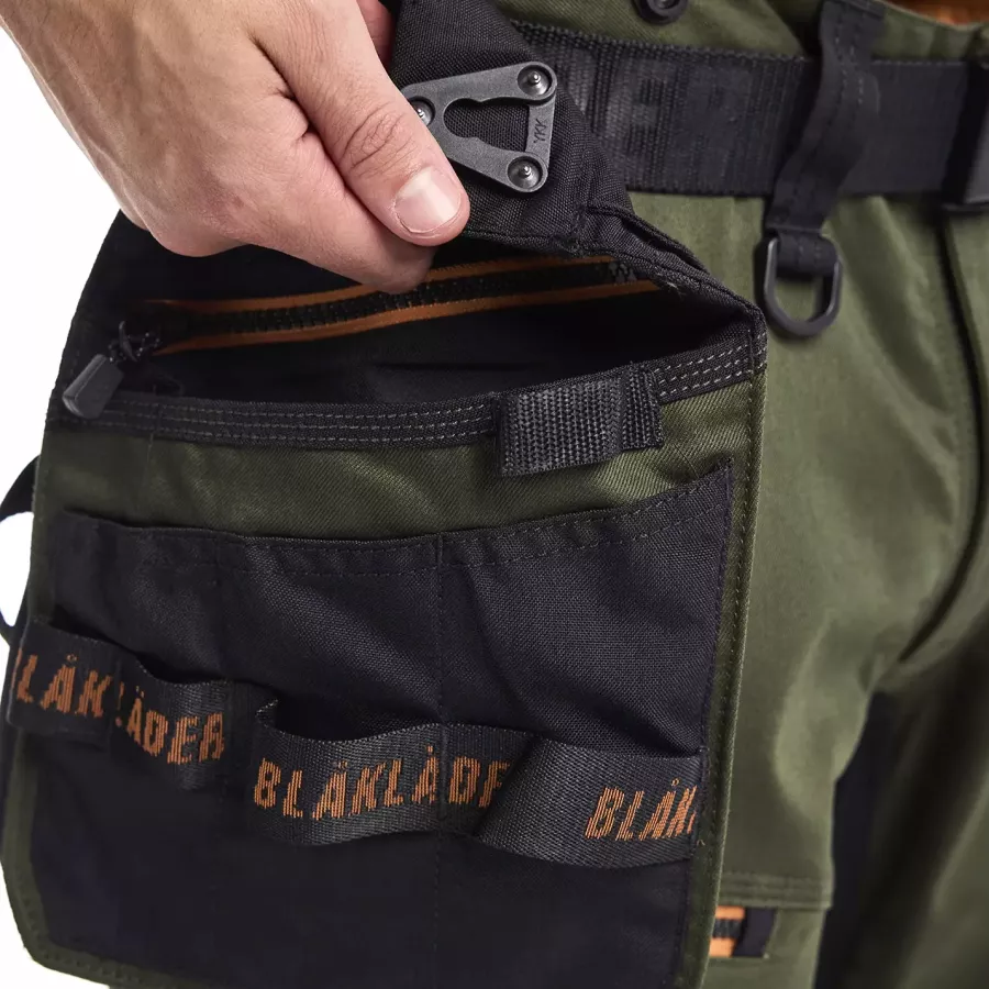 **Detachable Tool Pockets** offer quick, customizable storage so you can carry only what you need.