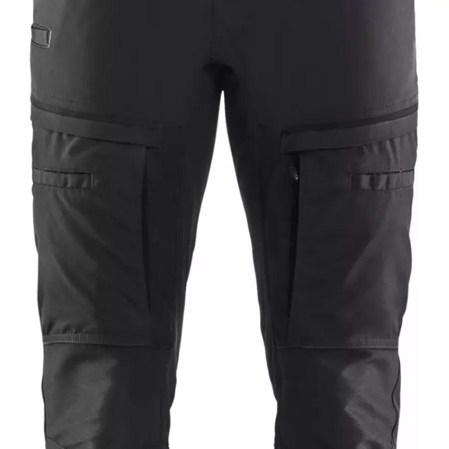 **Thigh Pocket with Zipper** keeps your tools and essentials safe and within easy reach.