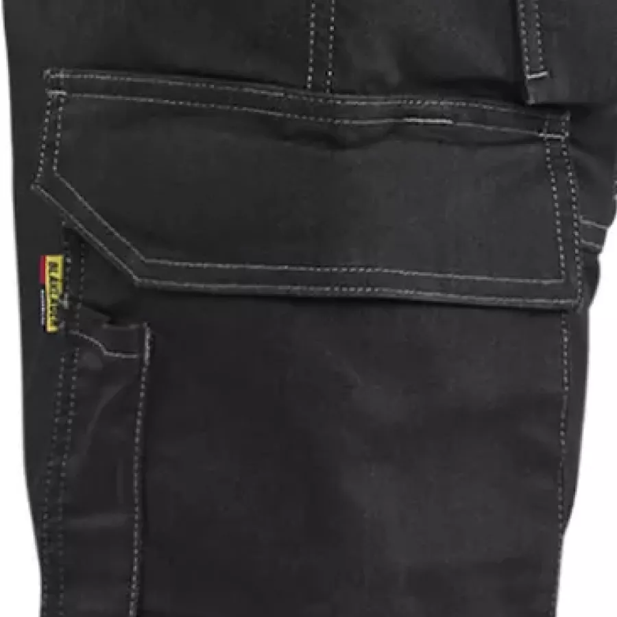 **Thigh Pocket with Internal Phone Pocket** organizes your essentials so your phone and tools are always at hand.