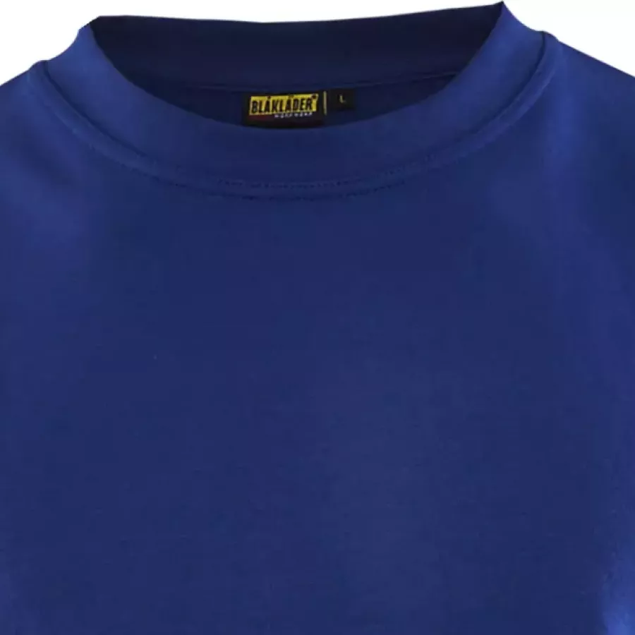 **Round Collar** provides a classic, comfortable fit that feels effortless all day.