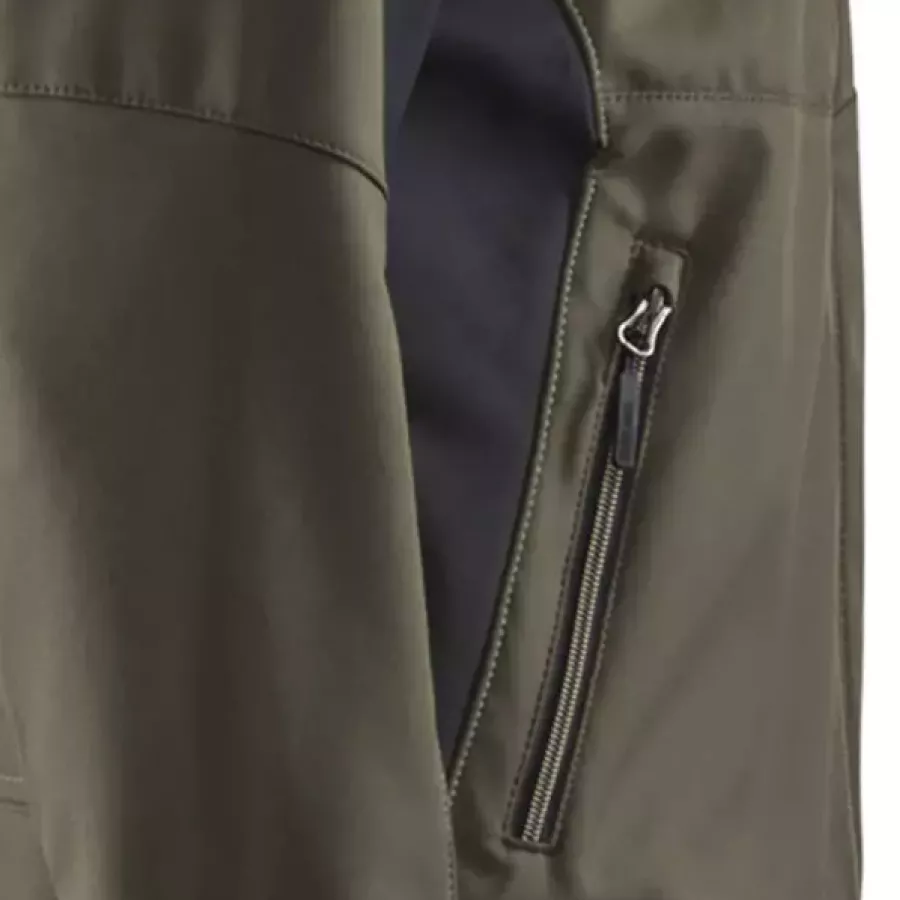 **Reißverschlusstaschen** halten Ihre Wertsachen sicher und leicht zugänglich.