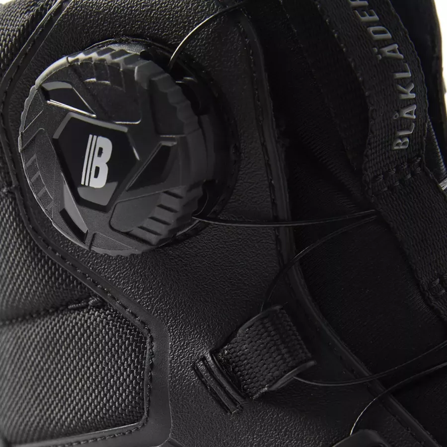 **Freelock Fastening System** secures a perfect fit quickly for all-day comfort.