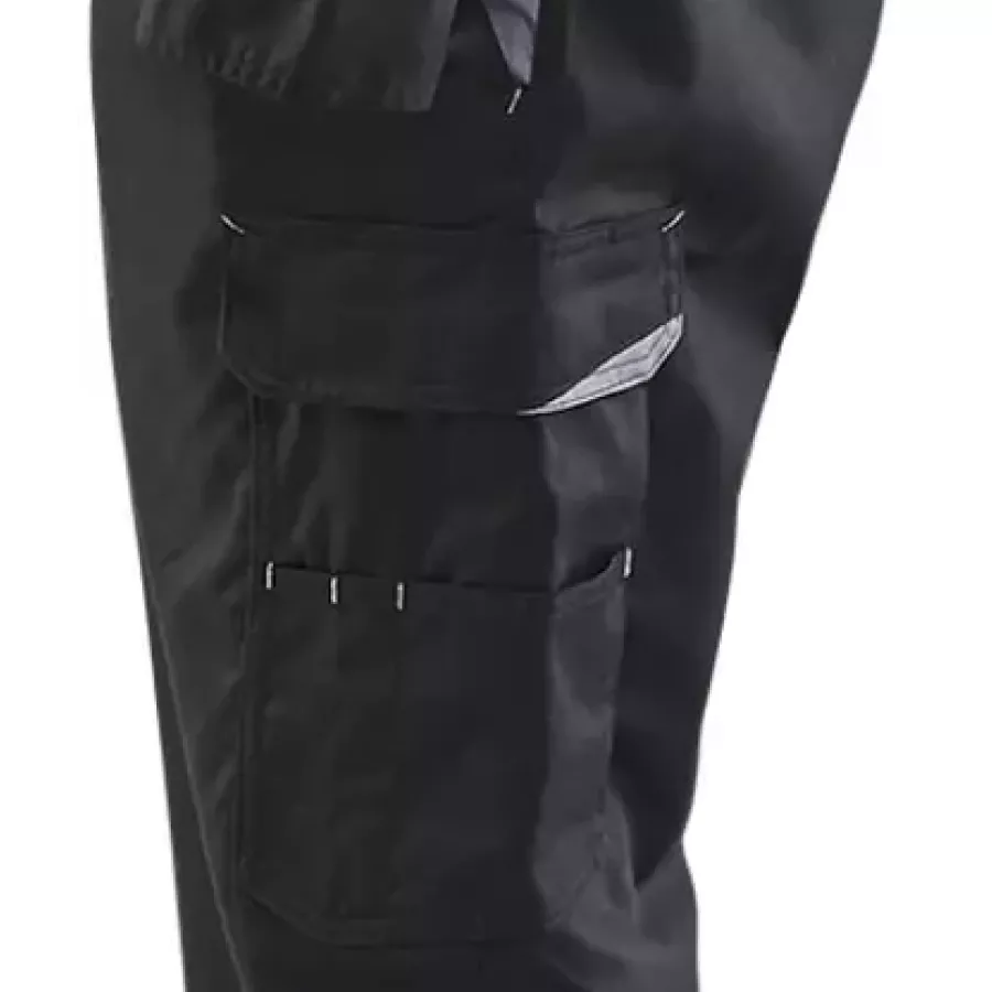 **Leg Pockets** keep essential items close at hand for quick, convenient access.