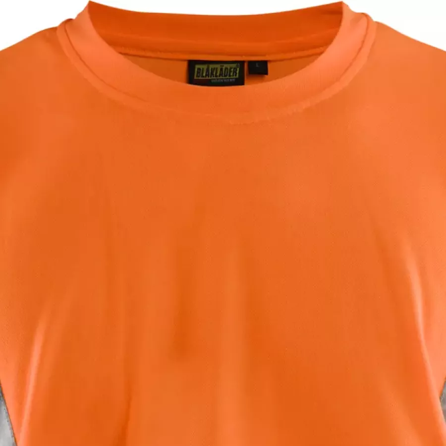 **Round Collar** offers a comfortable, relaxed fit that stays smooth all day.