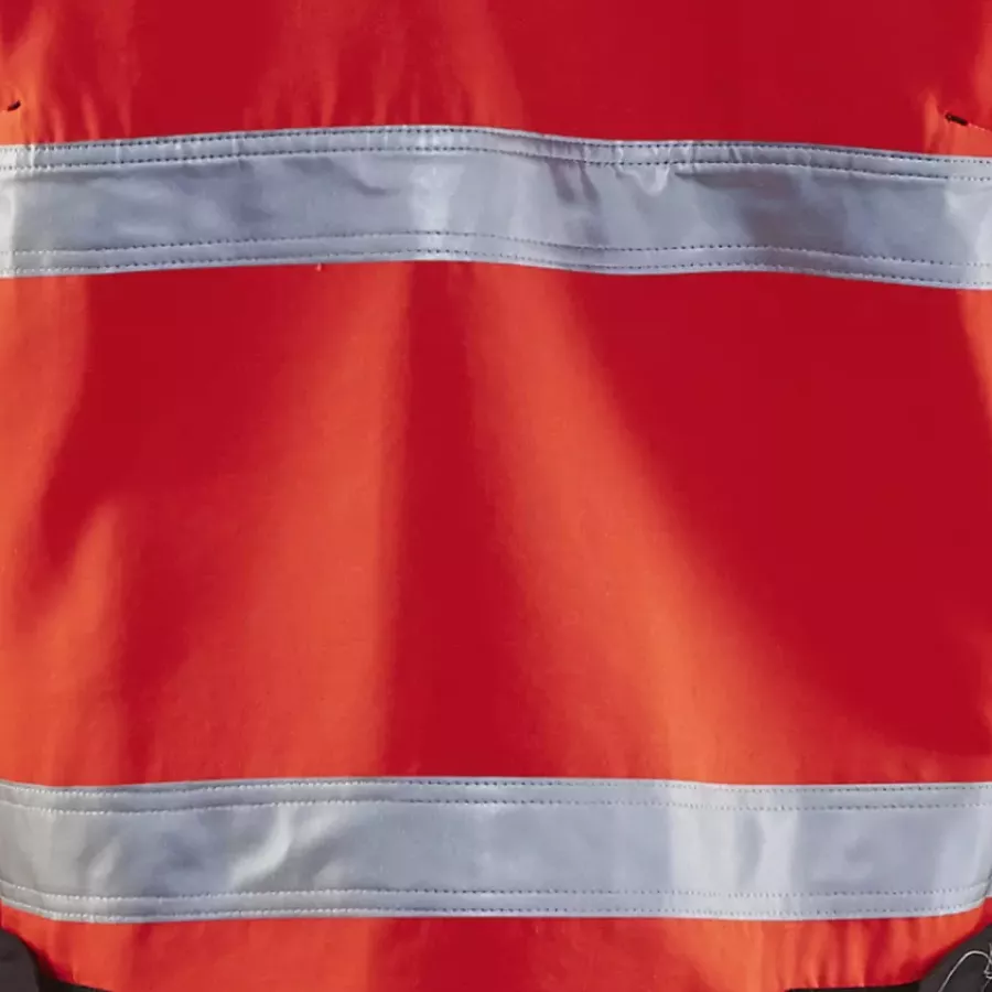 **Breite Reflexstreifen** erhöhen Ihre Sichtbarkeit, damit Sie sich bei schlechten Lichtverhältnissen sicher bewegen können.