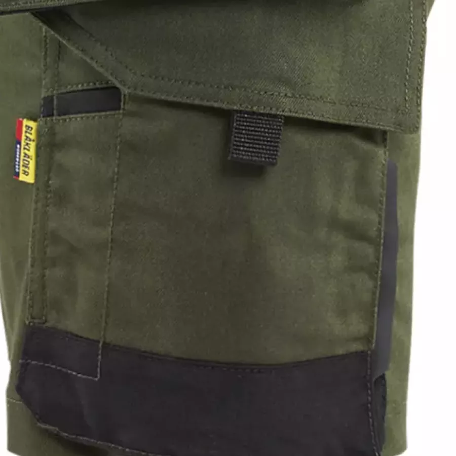 **Thigh Pocket** offers quick, convenient storage so your go-tos are always close at hand.
