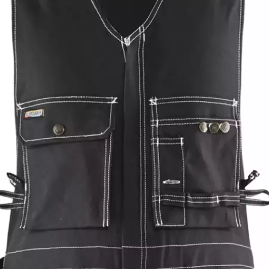 **Hidden Zipper** delivers a clean, snag-free look that stays smooth throughout your workday.