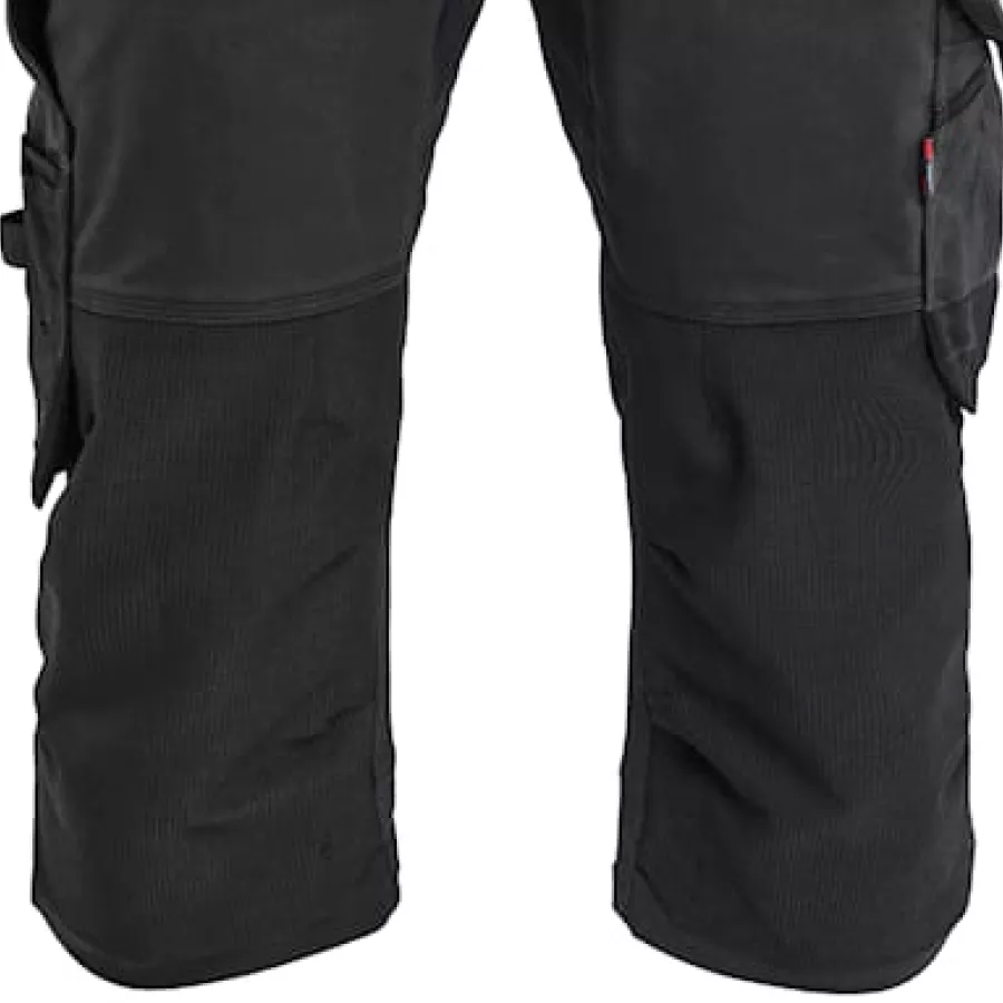 **CORDURA®-Reinforced Knee-Pad Pockets** provide durable, comfortable support whenever you kneel.