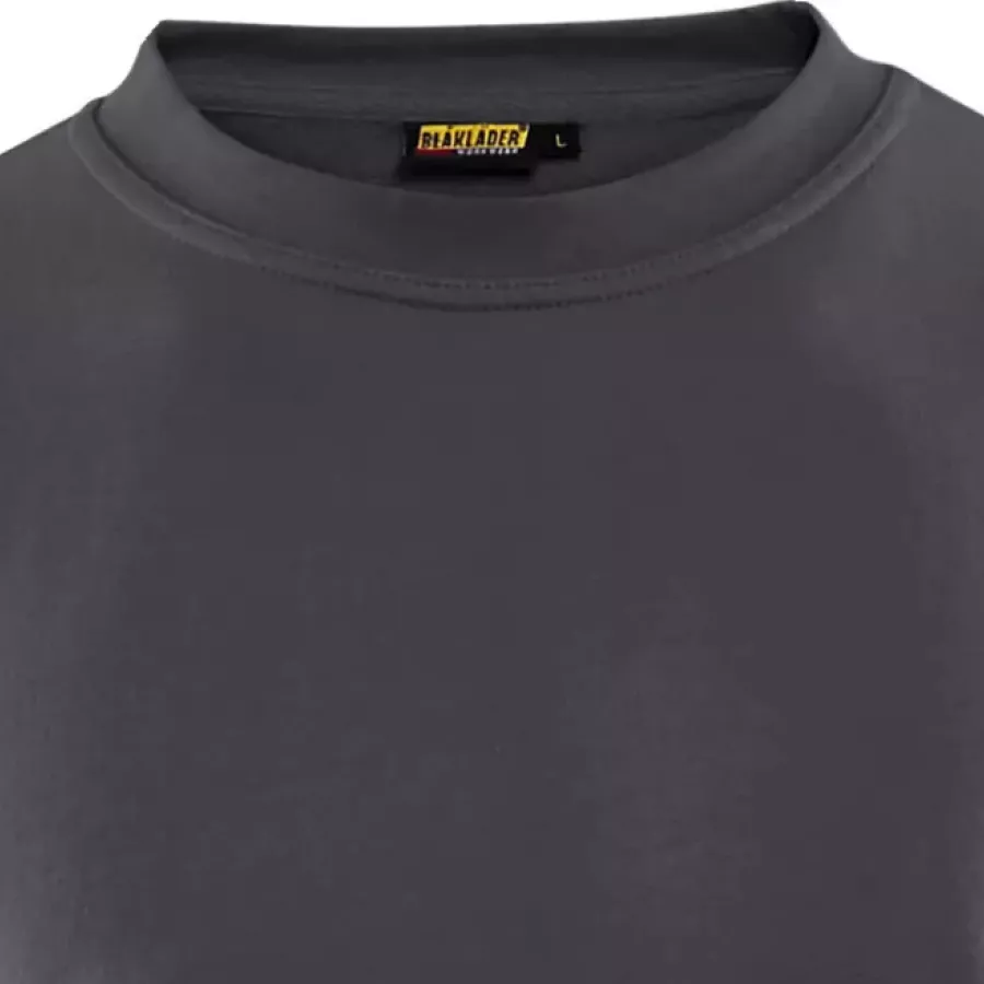 **Round Collar** provides a classic, comfortable fit that feels effortless all day.