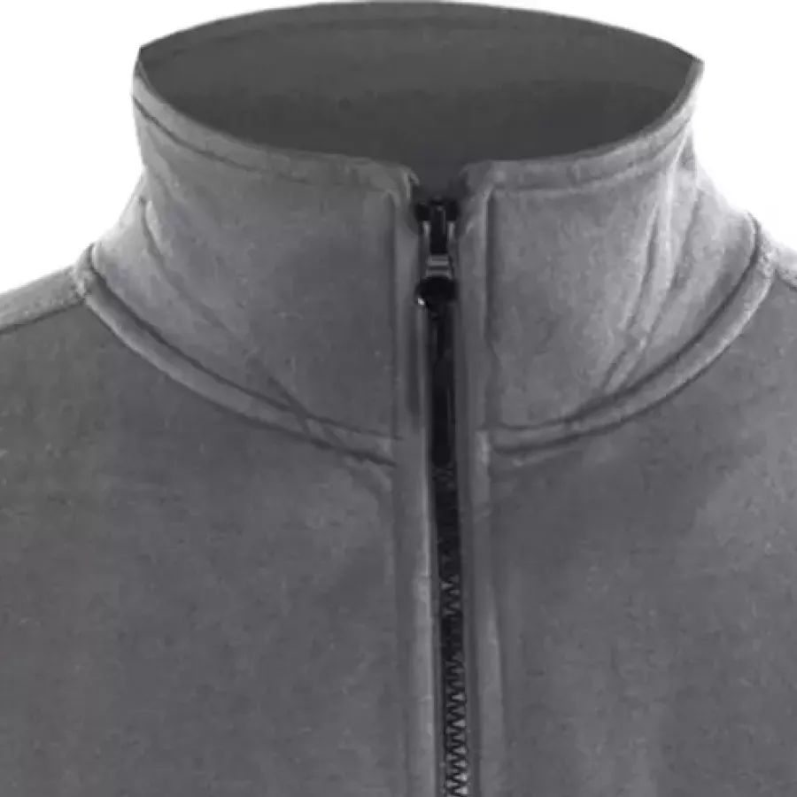 **Hoher Kragen** hüllt Ihren Hals in warmen, weichen Komfort, der sich an kühleren Tagen großartig anfühlt.