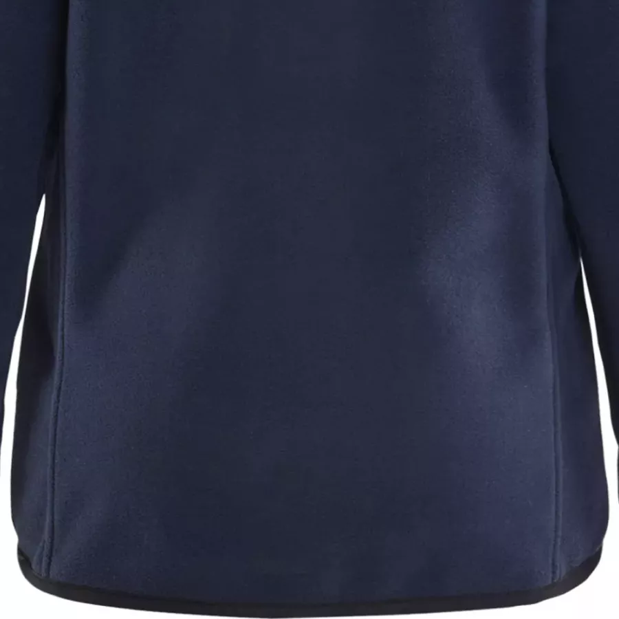 **Extended Back** delivers extra coverage and improved warmth during movement.