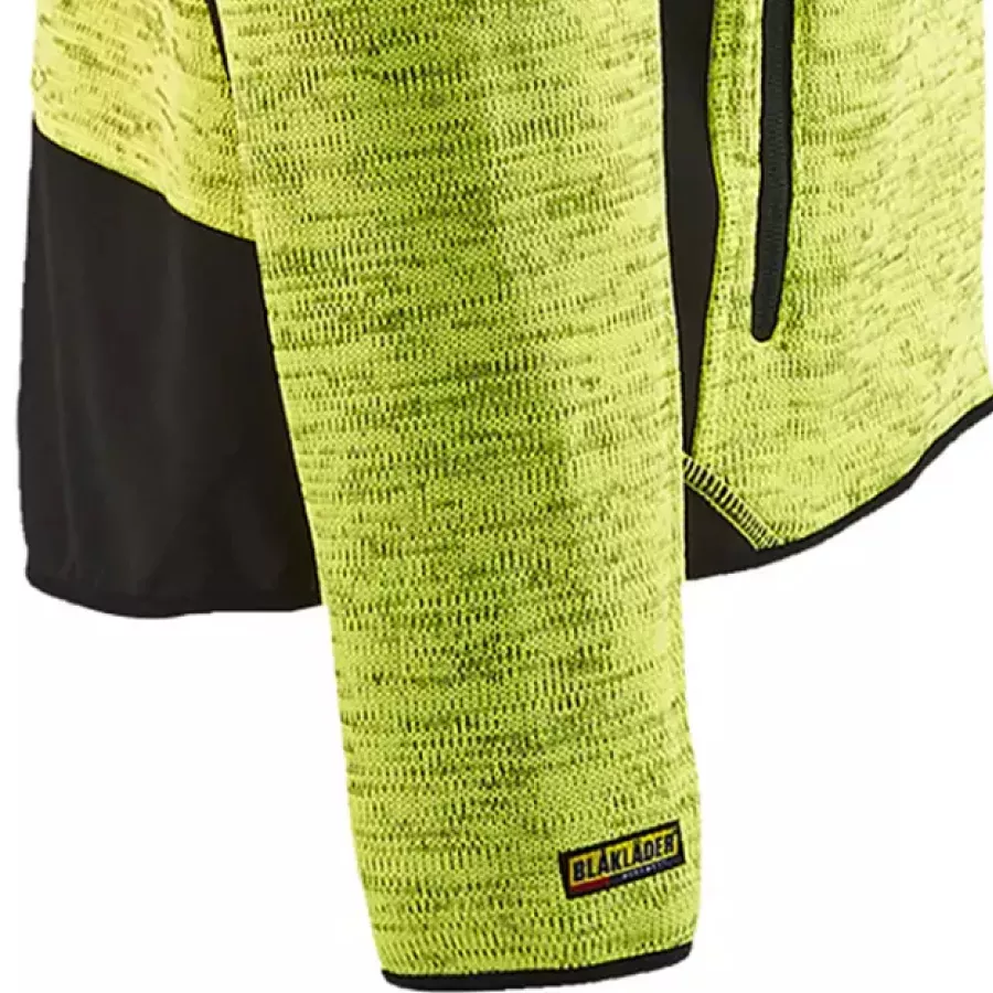 **Elastic Cuffs** hug your wrists gently to keep you warm.