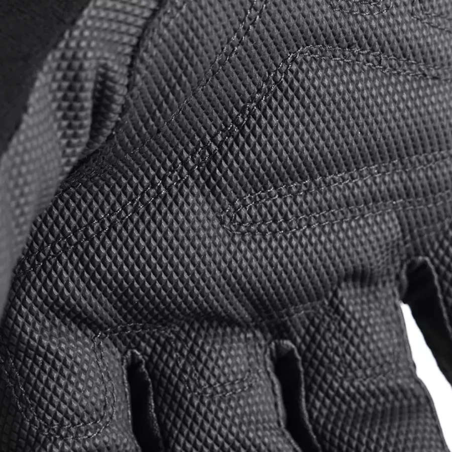 **Reinforced and Lightly Padded Palm** enhances grip, comfort, and protection during demanding tasks.