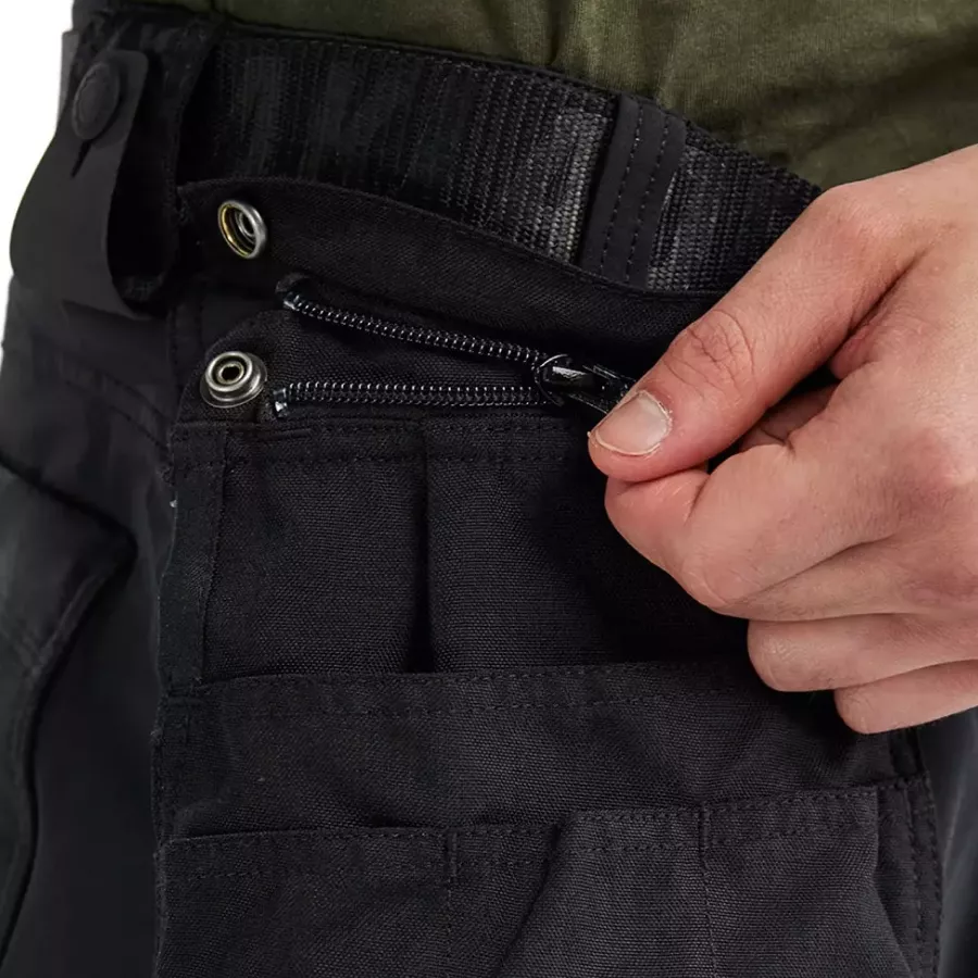 **Avtagbara verktygsficckor** ger dig flexibel förvaring som du kan lägga till eller ta bort beroende på uppgiften.