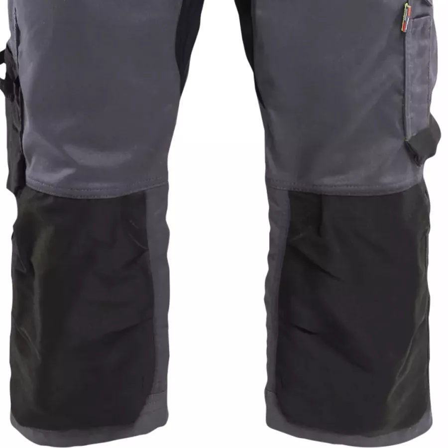 **Knee-Pad Pockets** give you comfortable support whenever tasks call for low-level work.
