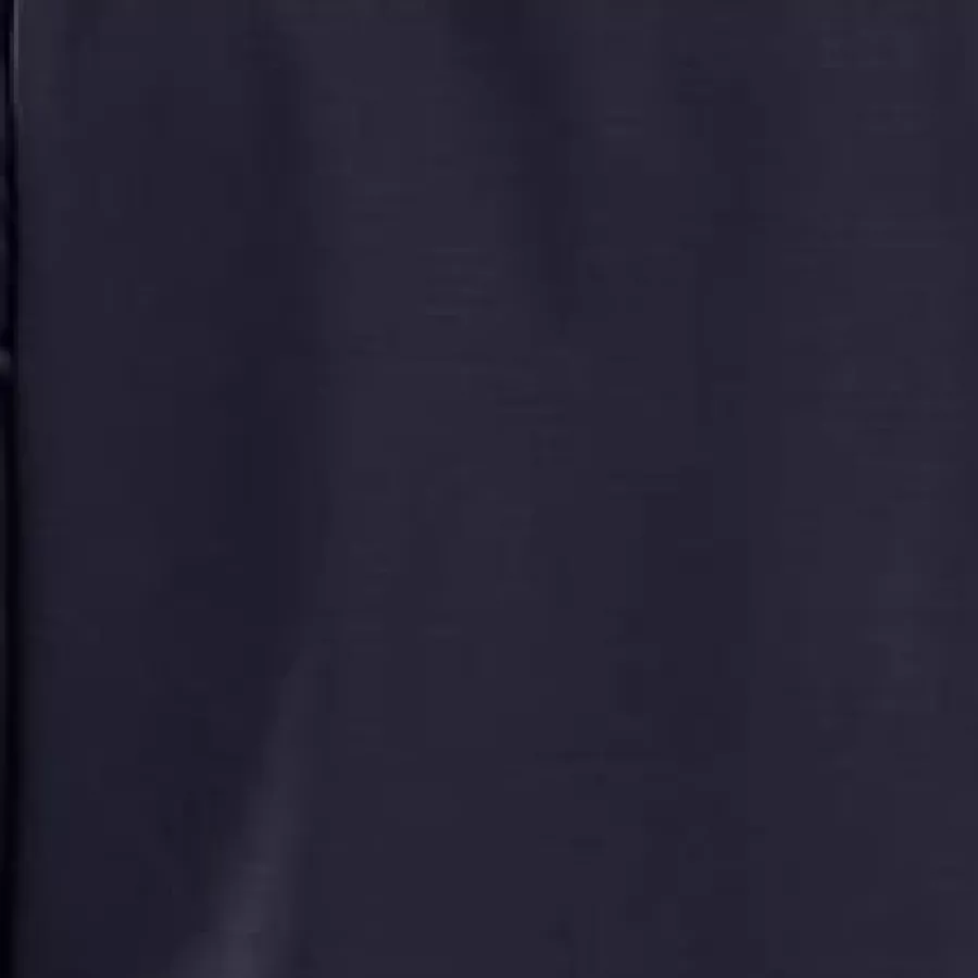 Wind- und wasserdichtes Material schützt Sie vor den Elementen, damit Sie den ganzen Tag über trocken und sicher bleiben.