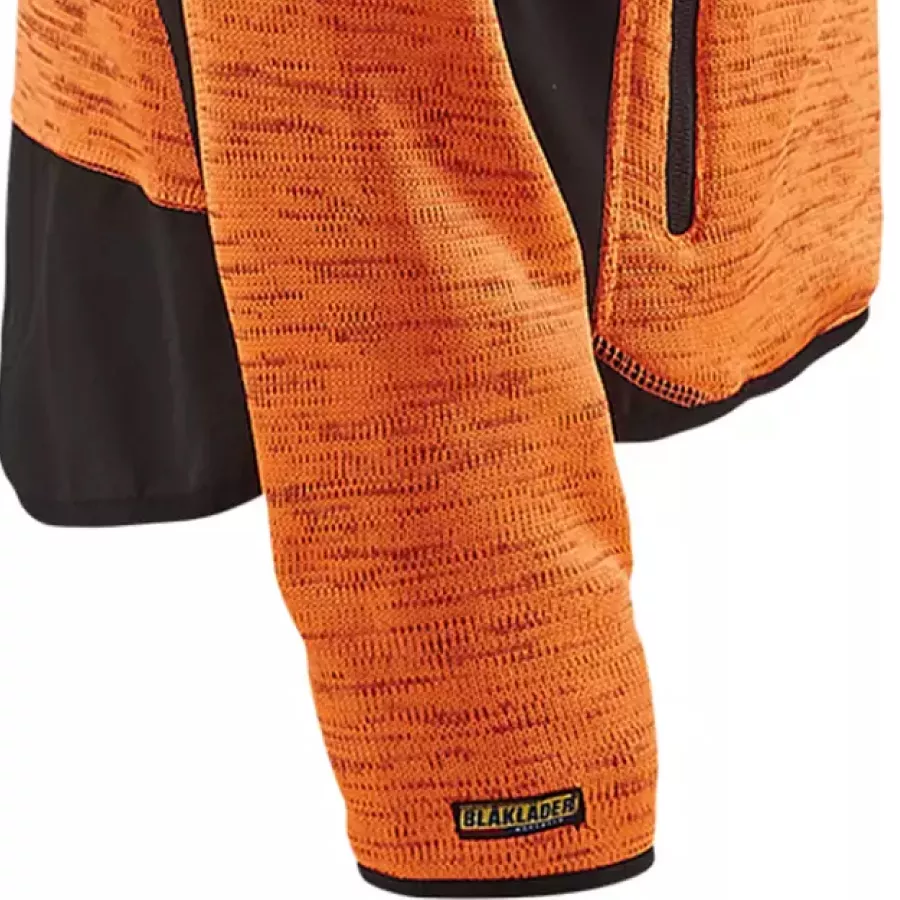 **Elastic Cuffs**  hug your wrists gently to keep you warm.