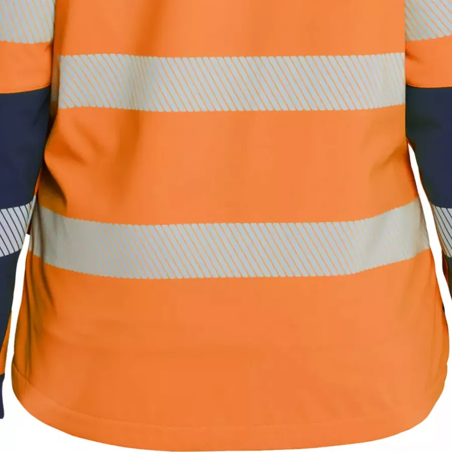 **Extended Back** provides extra coverage and warmth when you bend or move.