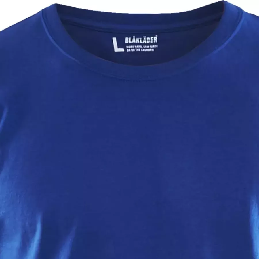 **Ribbed Round Collar** sits comfortably while keeping its shape throughout the day.
