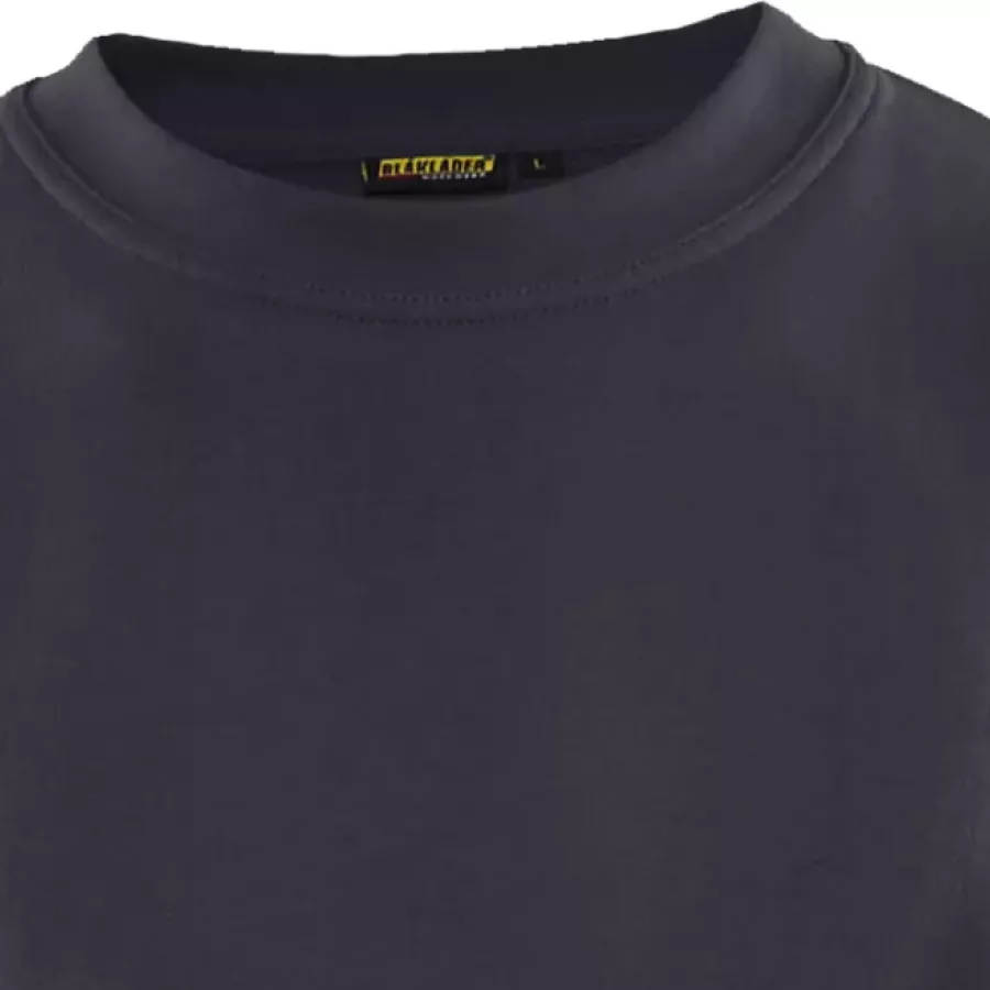 **Round Collar** provides a classic, comfortable fit that feels effortless all day.