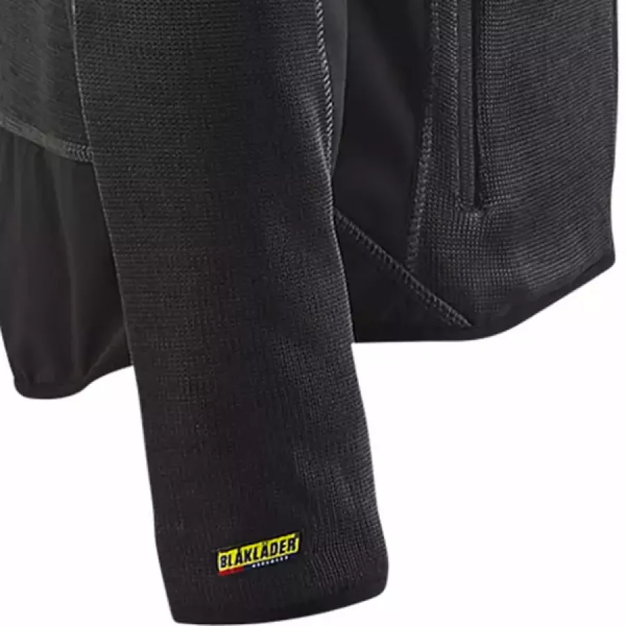 **Elastic Cuffs**  hug your wrists gently to keep you warm.