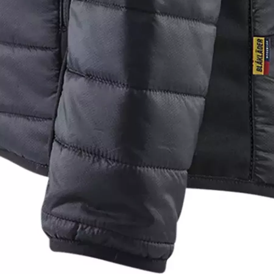 **Elastic Cuffs** gently hug your wrists to keep warmth in and your sleeves right where you want them.