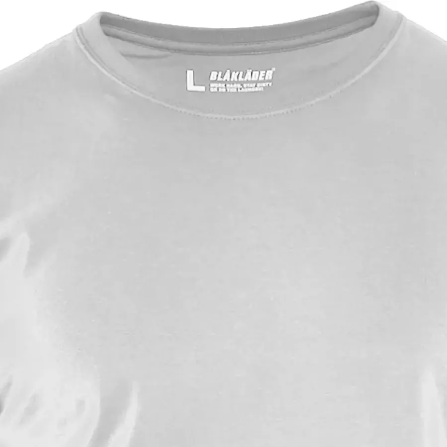 **Ribbed Round Collar** sits comfortably while keeping its shape throughout the day.