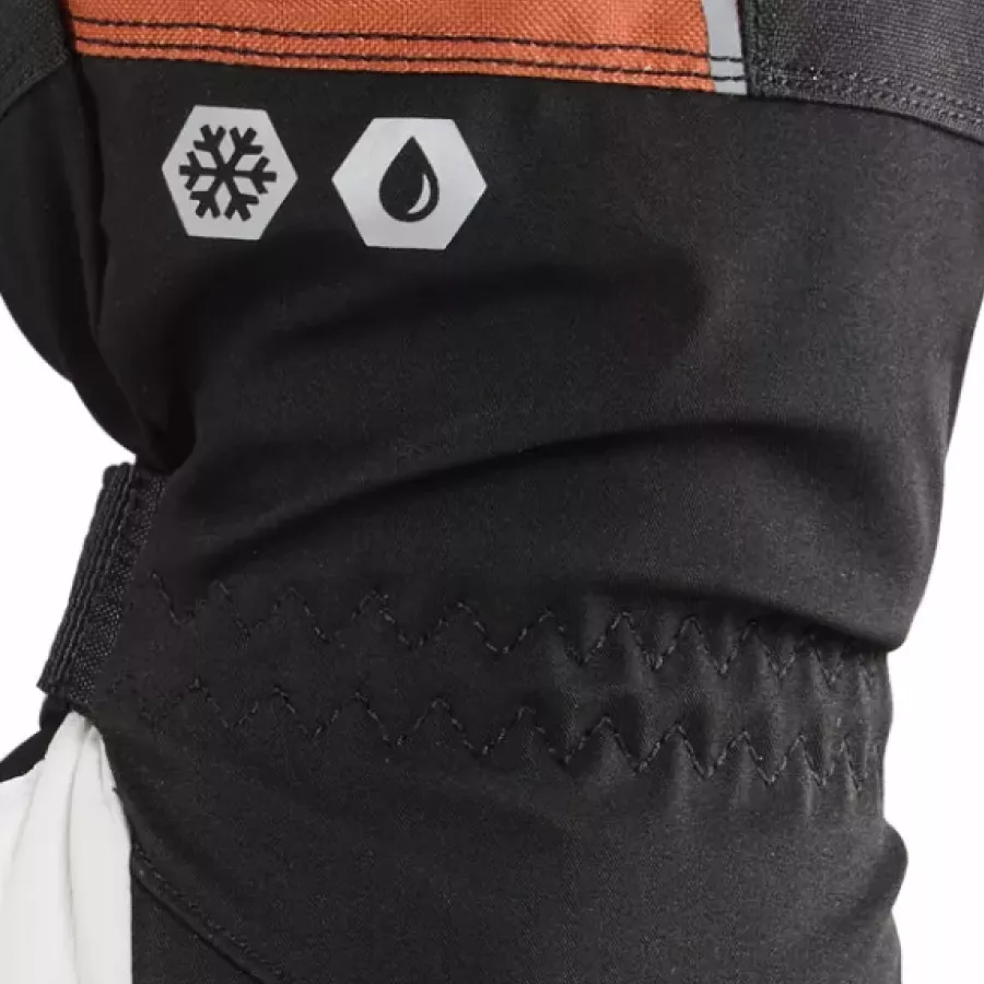 **Waterproof Material** keeps your hands warm and dry so you can stay focused in cold, wet conditions.