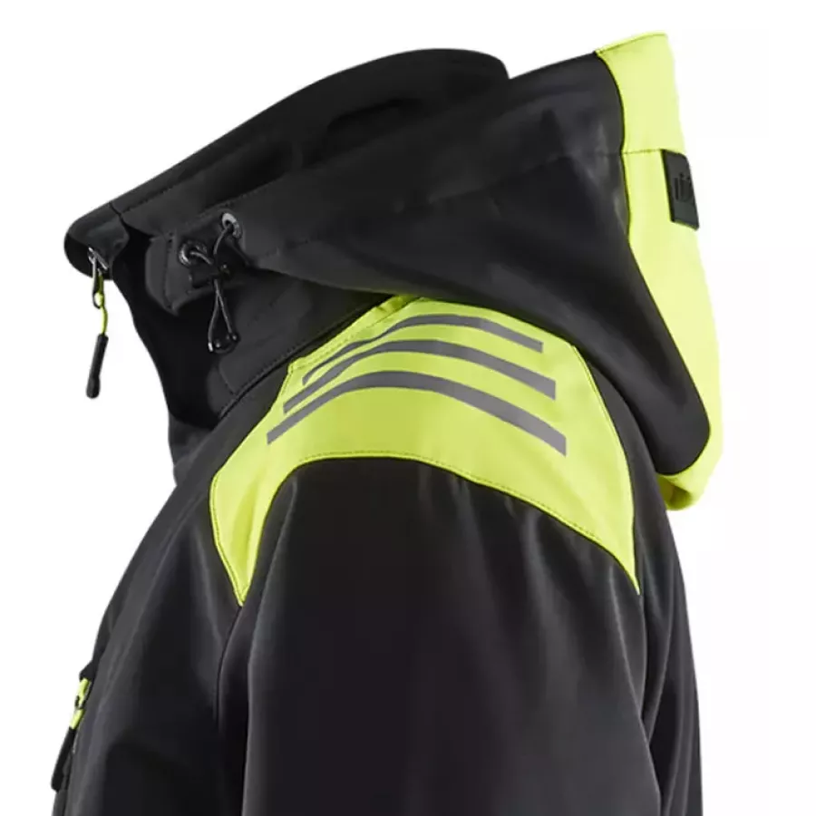 **Detachable Hood** gives you adaptable protection that adjusts to changing weather.