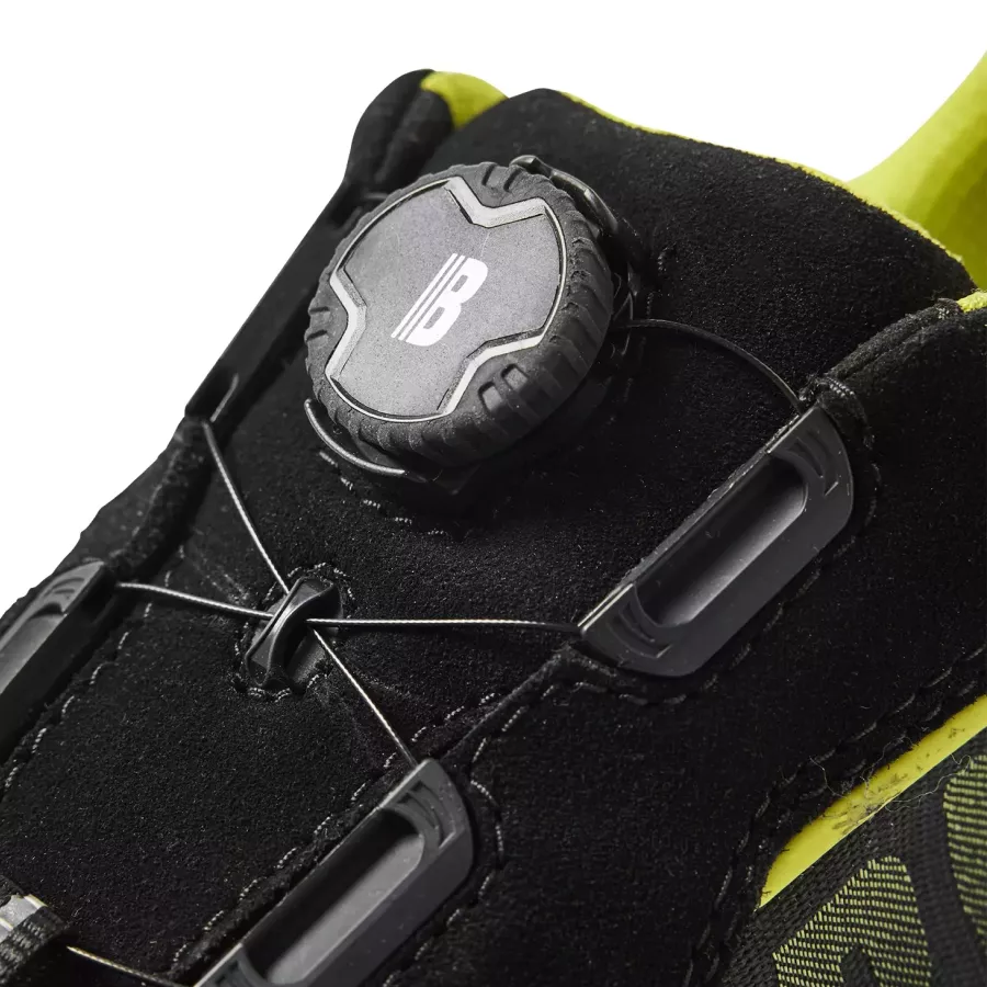 **Free-lock Verschlusssystem** sorgt für eine sichere, individuelle Passform in Sekundenschnelle.