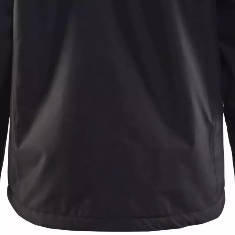 **Extended Back** provides extra coverage and warmth when you bend or move.