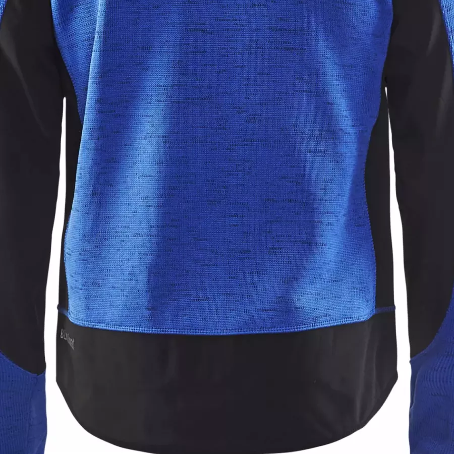 **Extended Back** provides extra coverage and warmth when you bend or move.