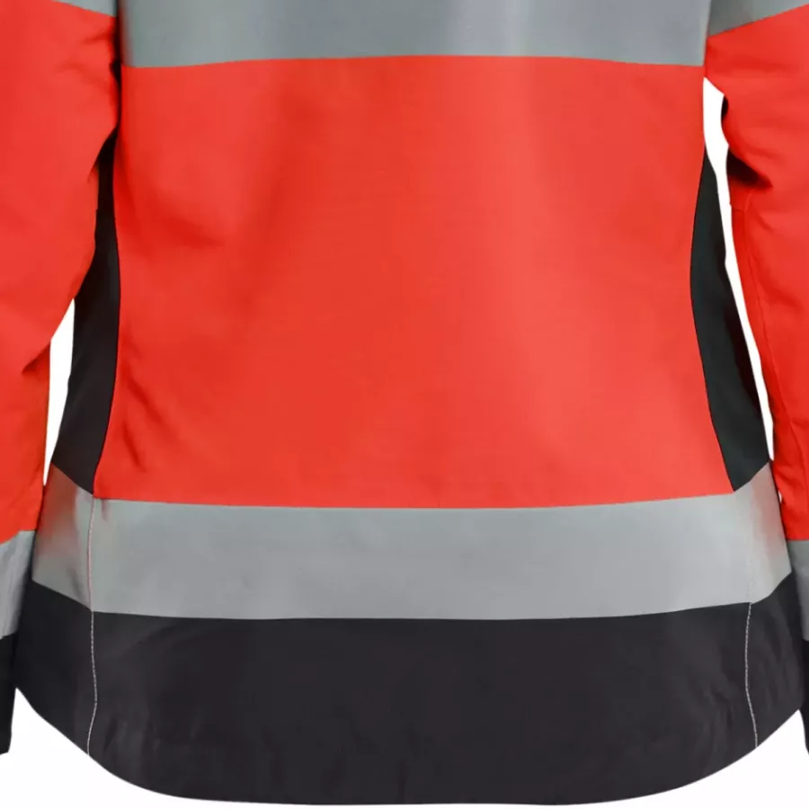 **Extended Back** provides extra coverage and warmth, especially useful during movement or bending.