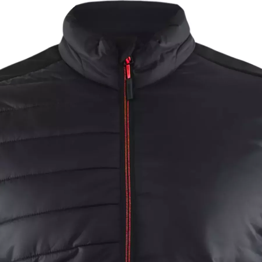 **Wasserabweisendes Material** hält Sie angenehm trocken, wenn das Wetter umschlägt.