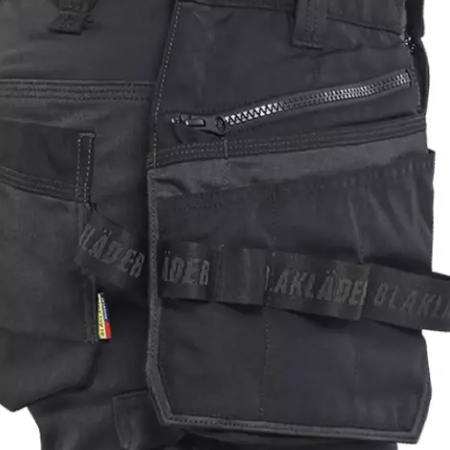**Detachable Tool Pockets** let you carry what you need and lighten your load in seconds.