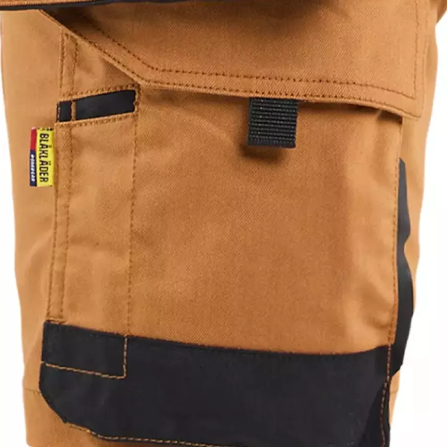 **Thigh Pocket** offers quick, convenient storage so your go-tos are always close at hand.
