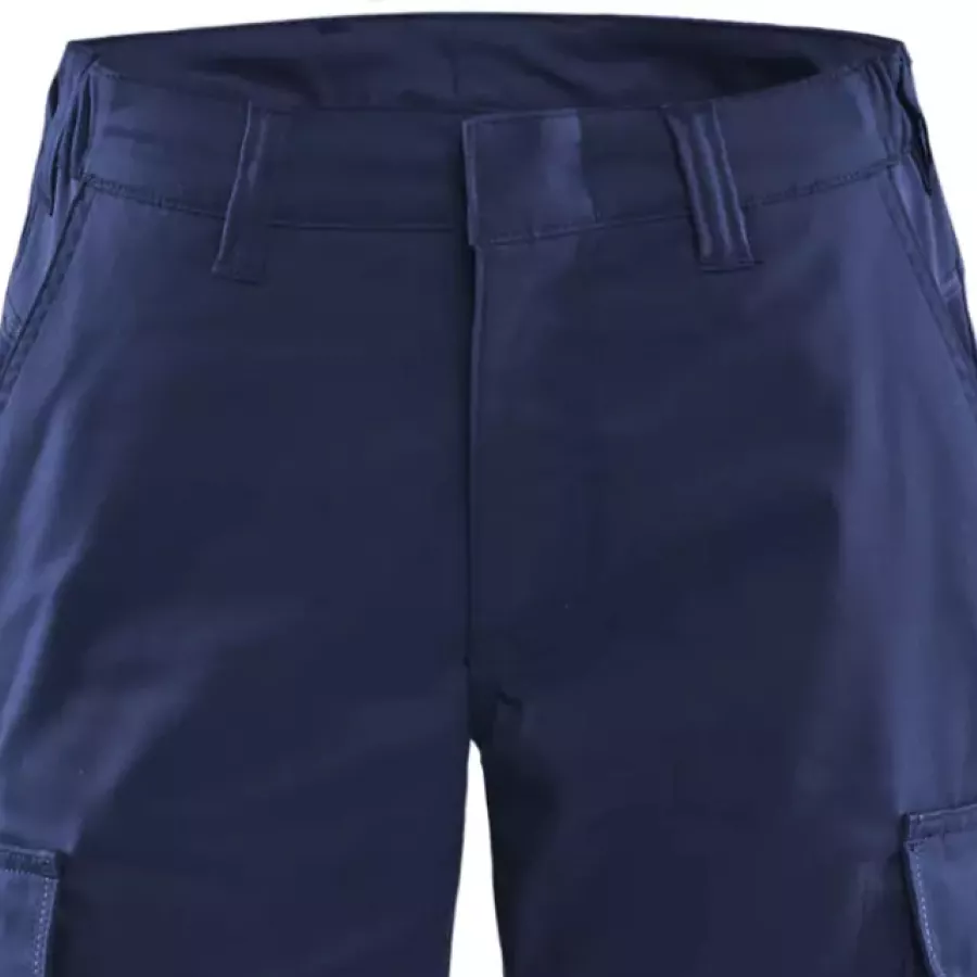 **Elastic Waistband** adapts to your shape for a perfect, comfortable fit.