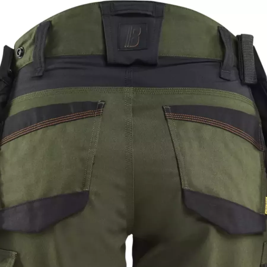 **High Waist at Back** gives you a secure, comfortable fit that stays in place as you move.