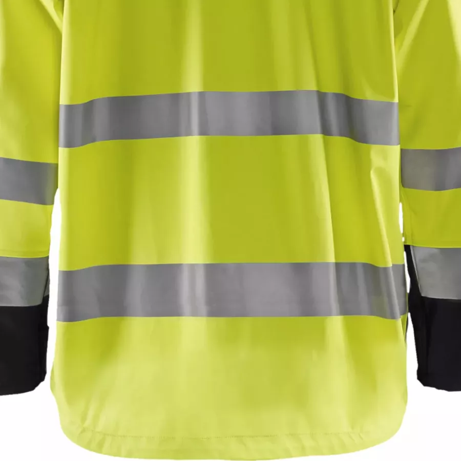 **Extended Back** offers extra coverage and protection during movement and harsh weather.