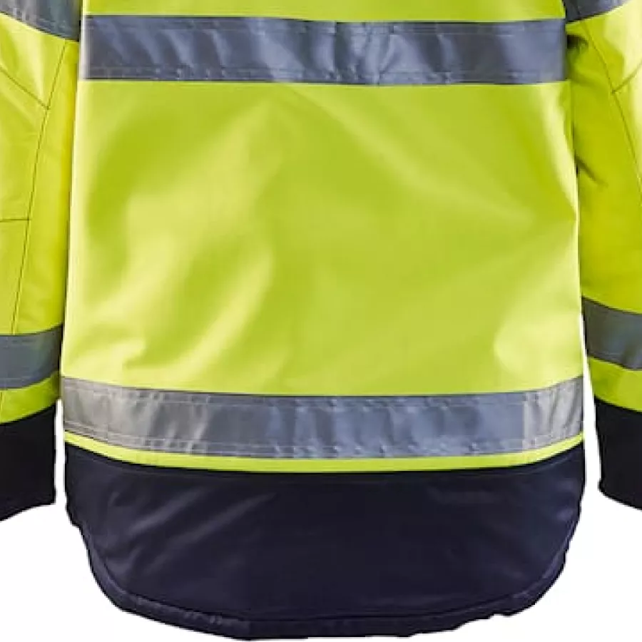 **Extended Back** delivers extra coverage and warmth, especially when bending or working outdoors.