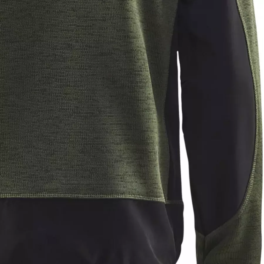 **Softshell Reinforcements** add durable support so you can work freely