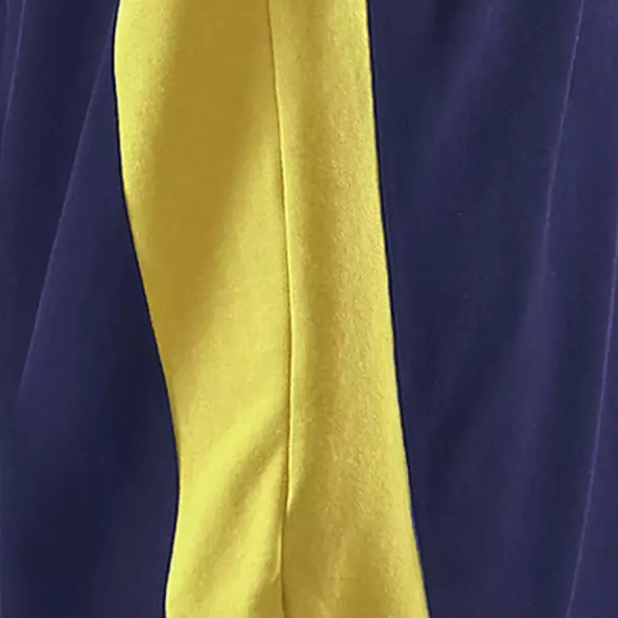 **Side Vents** provide extra freedom of movement and a breathable fit.